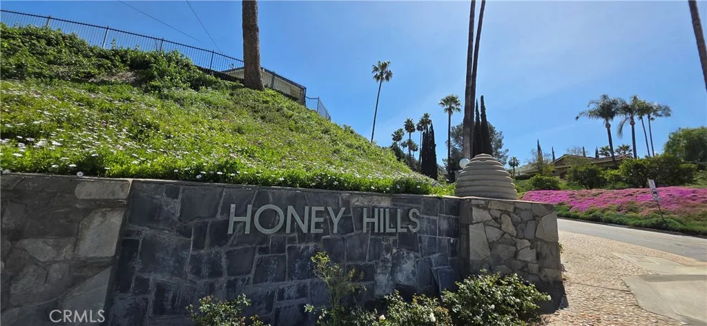 Honey Hills Entrance is impressive.
