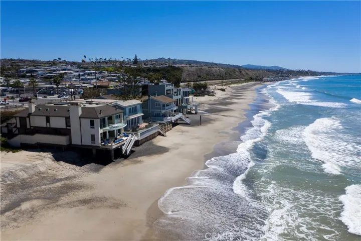 GREAT BEACH TO TAKE A STROLL ON