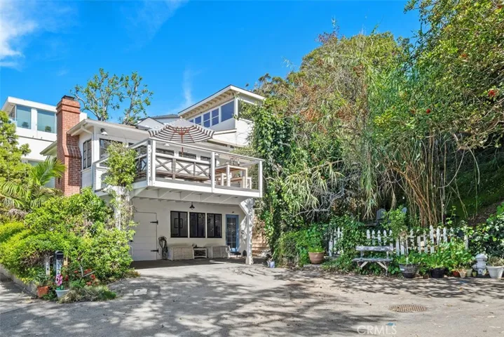 The ultimate beach cottage on the ocean side of PCH