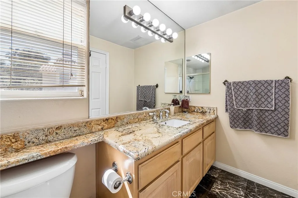 Bedroom 1 En-suite bathroom w/ shower