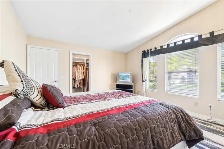 Bedroom 2 w/en-suite bathroom