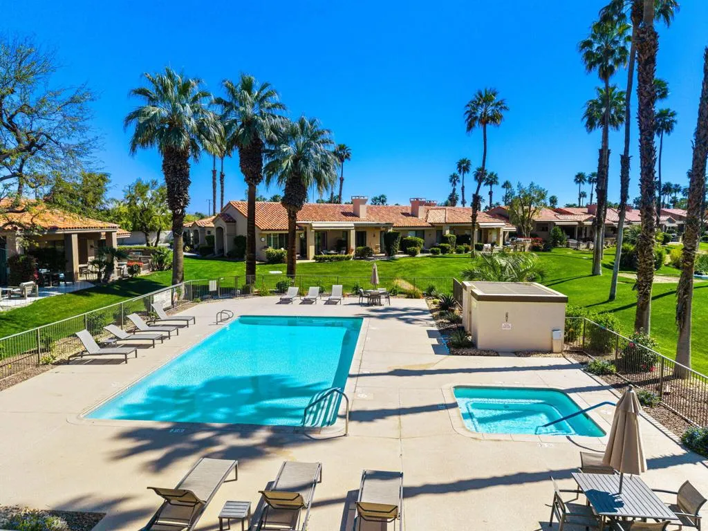 Community Pool & Spa