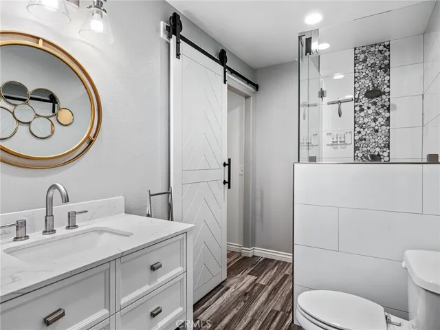 Mini suite bathroom 4