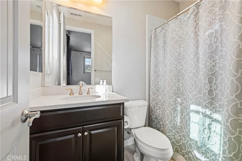 Upstairs en-suite