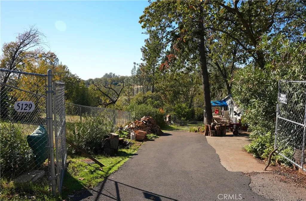 5129 Toyon Lane driveway entrance with gate.