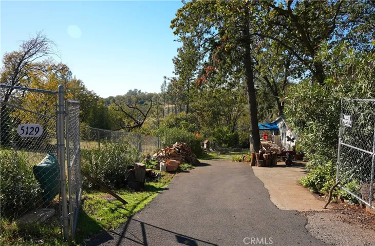 5129 Toyon Lane driveway entrance with gate.