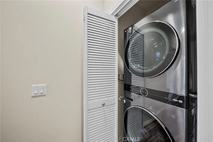Washer/Dryer Included