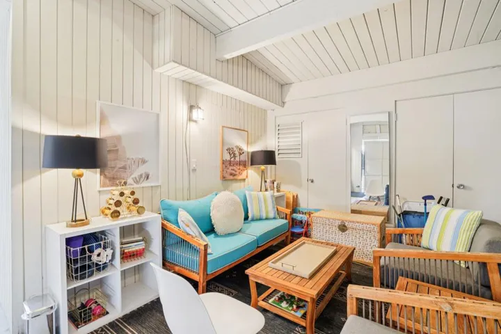 Garage Lounge