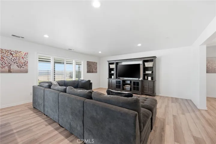 695 Qeweewish Avenue, San Jacinto, California 92582