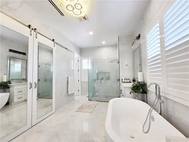 Main Bathroom2