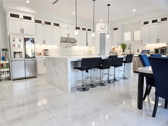 Kitchen Island3