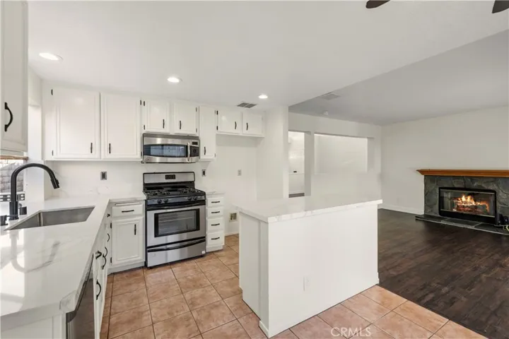 19717 Azure Field, Newhall, California 91321