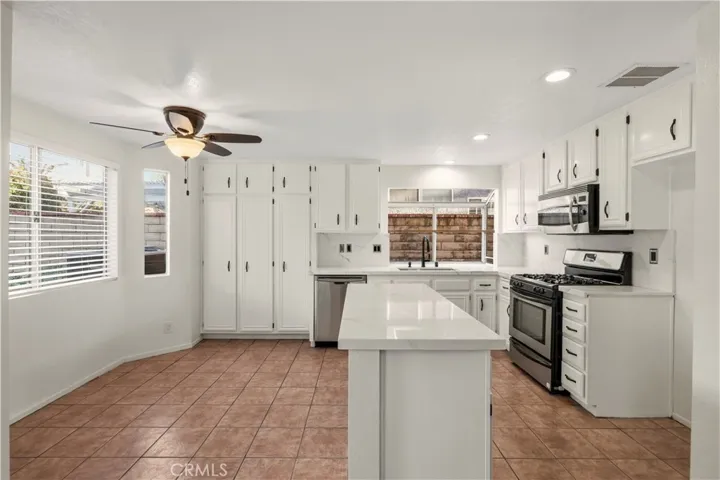 19717 Azure Field, Newhall, California 91321