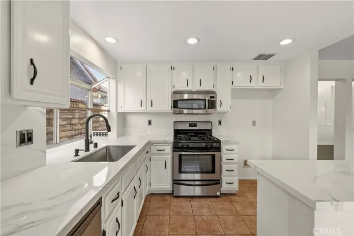 19717 Azure Field, Newhall, California 91321