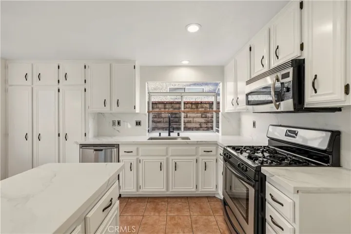 19717 Azure Field, Newhall, California 91321