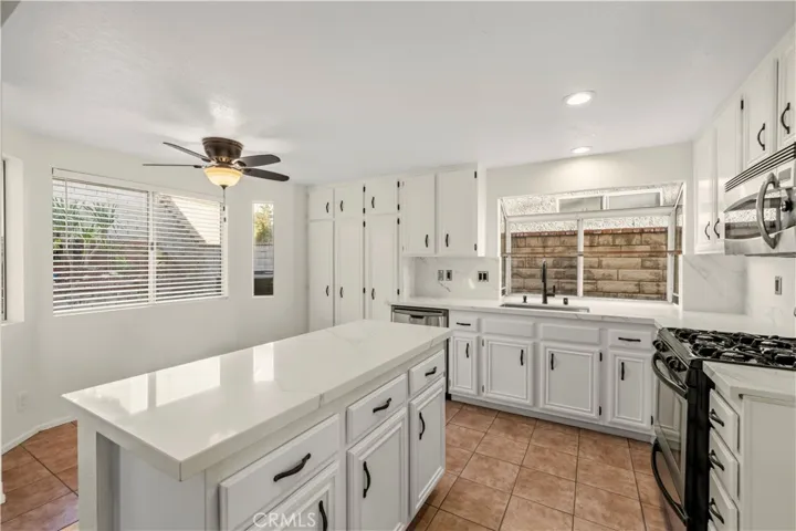 19717 Azure Field, Newhall, California 91321
