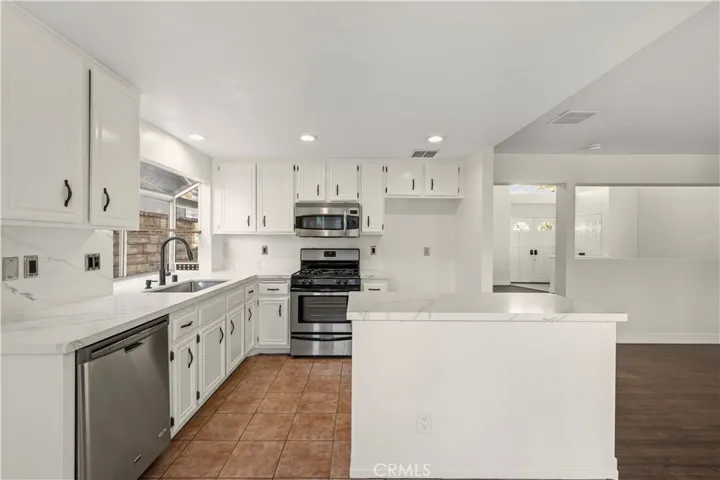19717 Azure Field, Newhall, California 91321