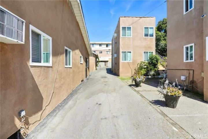 TRIPLEX & QUADPLEX - DRIVEWAY