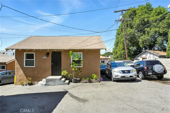 TRIPLEX - UNIT #3 WITH OFF STREET PARKING