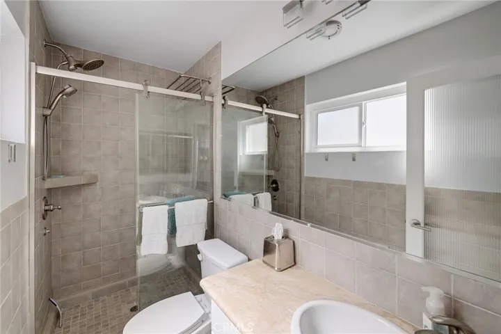 208 Longfellow, Hermosa Beach, California 90254