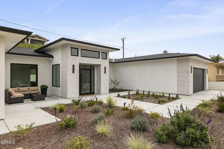 129-web-or-mls-NEW-UpmarketMedia-259ViaP