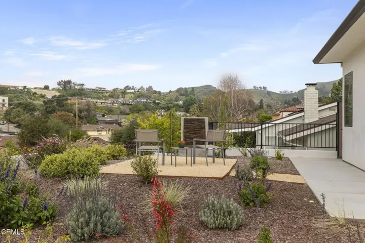 127-web-or-mls-NEW-UpmarketMedia-259ViaP