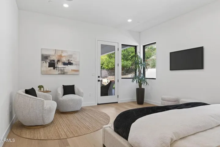 58-web-or-mls-004_UpmarketMedia-259Via-1