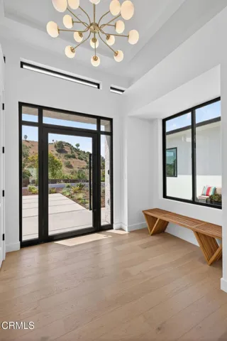 26-web-or-mls-058_UpmarketMedia-259Via-5