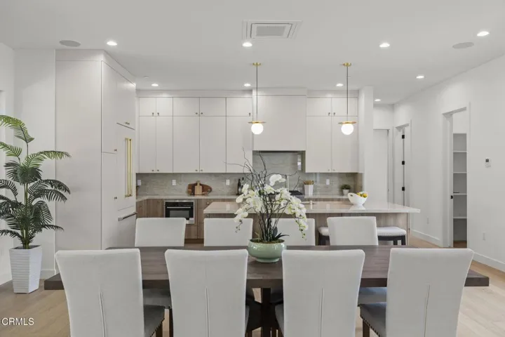 105-web-or-mls-NEW-UpmarketMedia-259ViaP