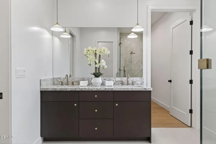 60-web-or-mls-006_UpmarketMedia-259Via-1