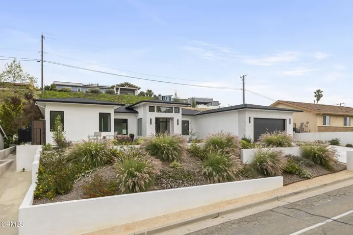 123-web-or-mls-NEW-UpmarketMedia-259ViaP