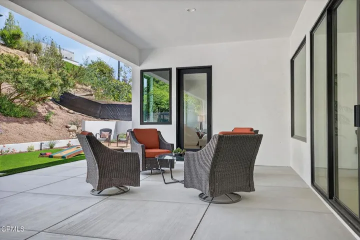 75-web-or-mls-001_UpmarketMedia-259Via-1