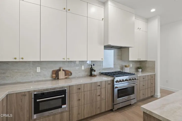 109-web-or-mls-NEW-UpmarketMedia-259ViaP