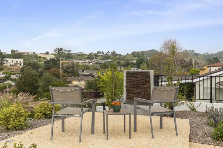 128-web-or-mls-NEW-UpmarketMedia-259ViaP