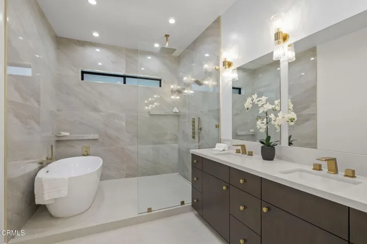 117-web-or-mls-NEW-UpmarketMedia-259ViaP