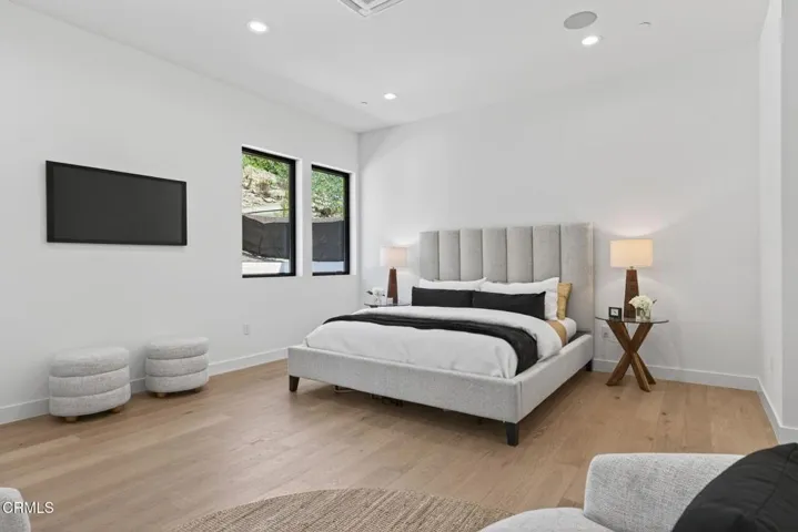 57-web-or-mls-003_UpmarketMedia-259Via-1