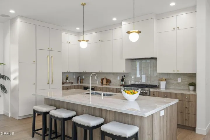 104-web-or-mls-NEWUpmarketMedia-259ViaPa