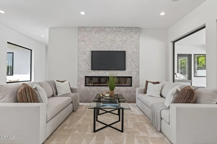 33-web-or-mls-061_UpmarketMedia-259Via-6
