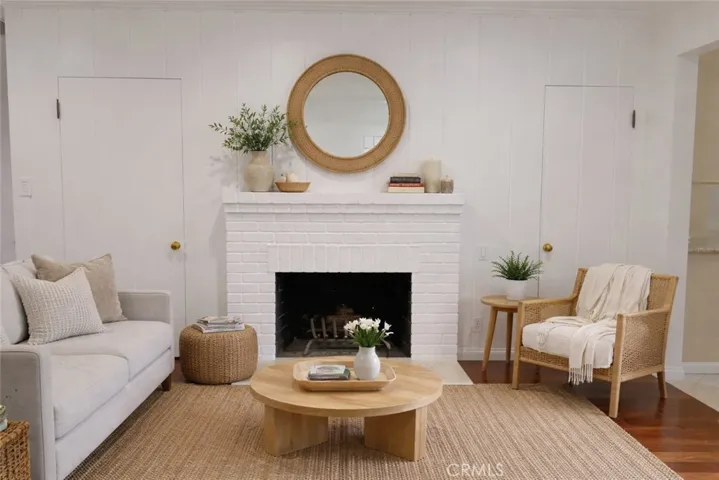 Virtually staged