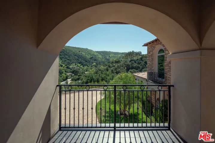 47 Buckskin Road, Bell Canyon, California 91307