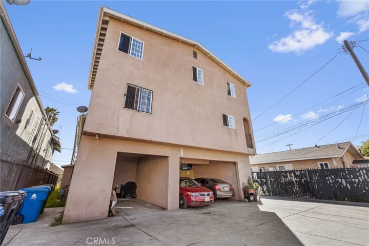 Unit Entry on Ground and 2nd Floor