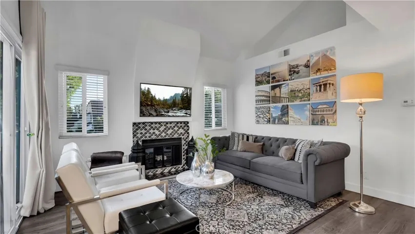 This thoughtfully updated 1 bedroom, 1 bath home with a LOFT/2nd bedroom, a one-car garage+2 parking spaces offers an open floor plan 
and is designed for comfortable living and easy entertaining.