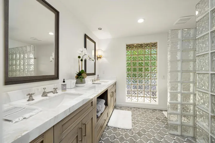 Casita 2 Bathroom