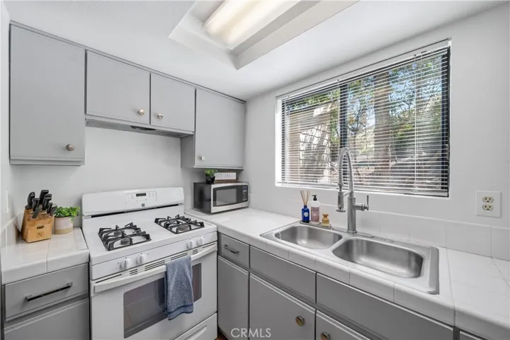 2975 Rockview Place 13, San Luis Obispo, California 93401