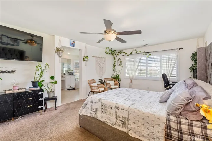 Upstairs Main primary bedroom