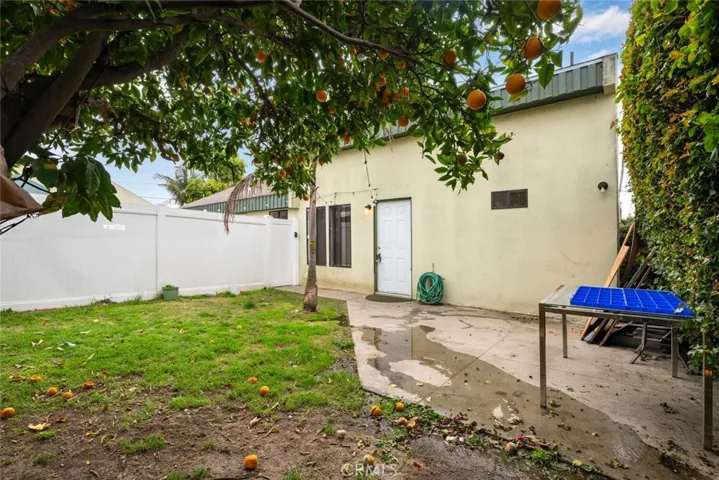 12101 Freeman, Hawthorne, California 90250