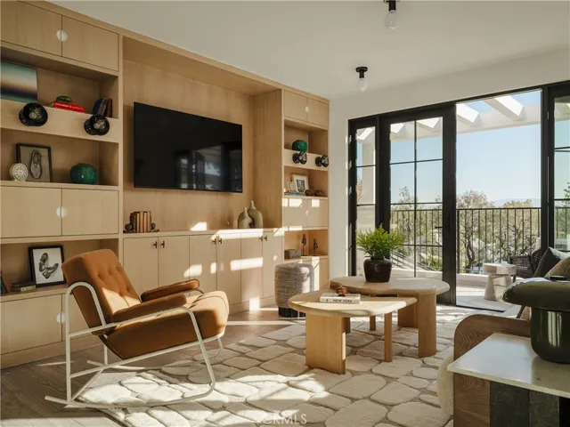 8 Cherry Hills Lane, Newport Beach, California 92660