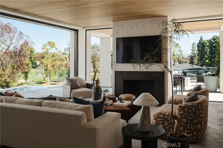 8 Cherry Hills Lane, Newport Beach, California 92660