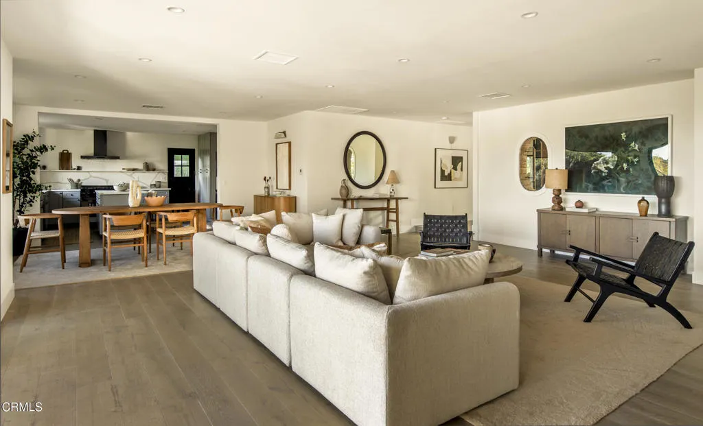 living room/dining
