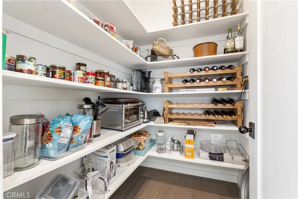 Walk in pantry